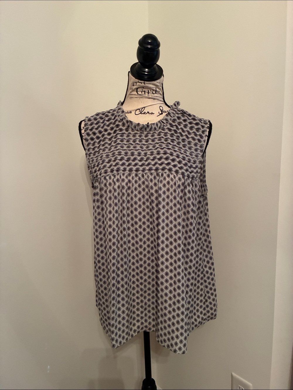 Loft Outlet Sleeveless Floral Swing Top (Gray & Black)